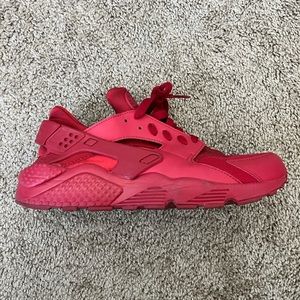 Nike Air Huarache Triple Red